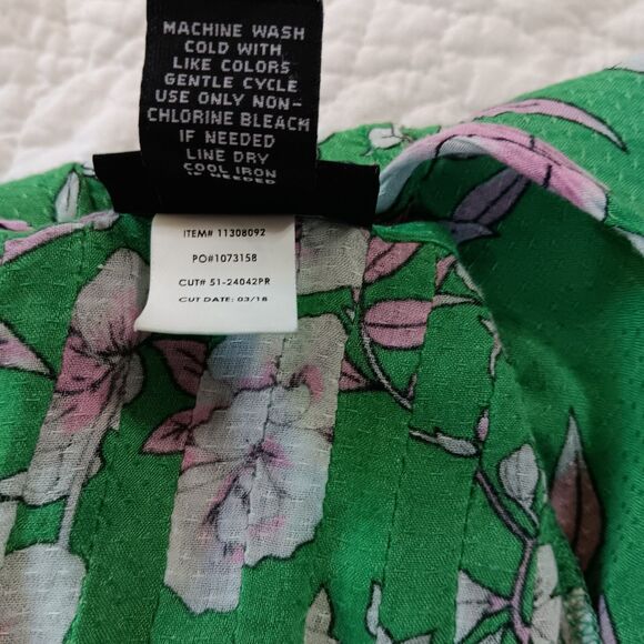 Torrid Sleeveless Sz 2x Green Floral Top Pintuck Pleat Front Button Closure - Picture 10 of 10